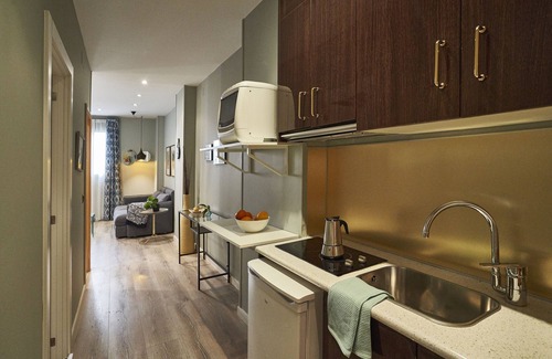 Gothic Quarter Apartment | AinB Las Ramblas Colón Apartments