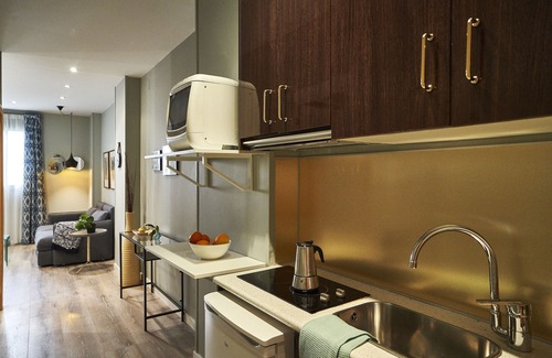 Gothic Quarter Apartment | AinB Las Ramblas Colón Apartments