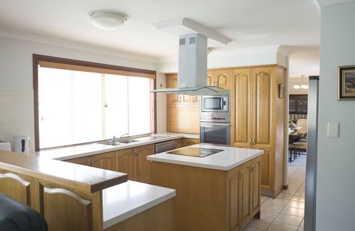 Redcliffe Bed & Breakfast | Ainslie Manor Guests House