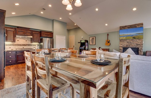 Tahoe Meadows House | Air Conditioning, Walk to Heavenly/Lake/Casinos, Grill, Fast Wifi – Tahoe Woods Lookout