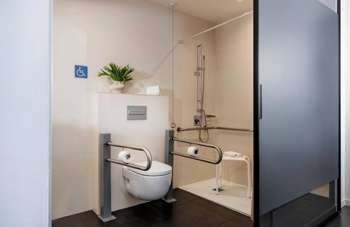 Barajas Hotel | Air Rooms Madrid by HelloSky
