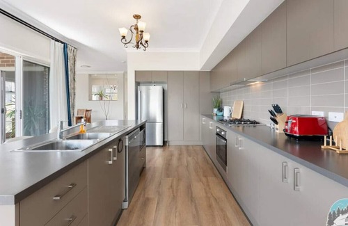Kellyville House | Aircabin | North Kellyville | Comfy | 4 Beds House