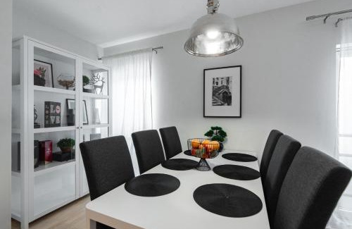 Kesklinn Apartment | AirHome - Black&White