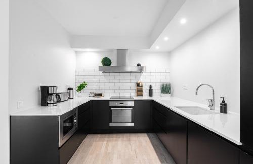 Kesklinn Apartment | AirHome - Black&White