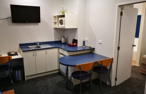 Russley Hotel | Airport Birches Motel