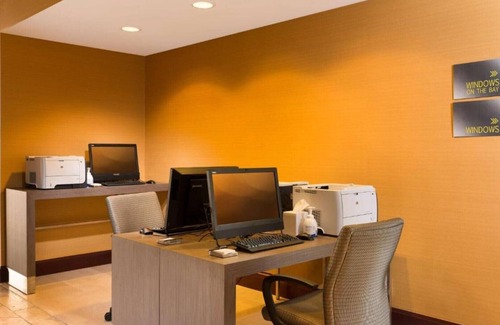 Burlingame House | Airport convenience outside San Francisco