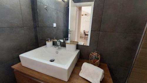 Montenegro House | Airport house