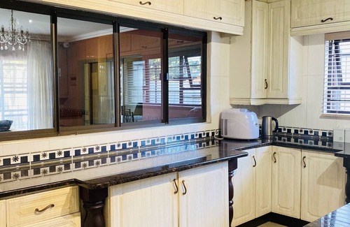 Kempton Park House | Airport Royal Guest House