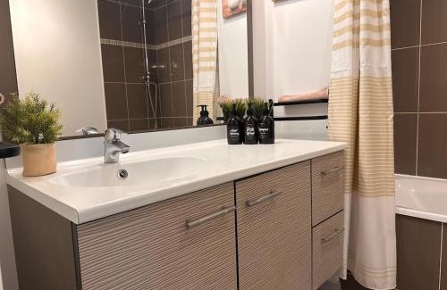 La Joliette Apartment | AJ - Stylish Pied-à-Terre à La Joliette - Parking