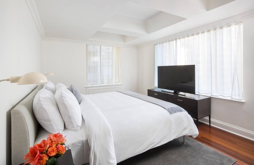 Sutton Place Hotel | AKA Residences Newly Renovated Premium Suite w/WiFi & Access to Gym & Pool