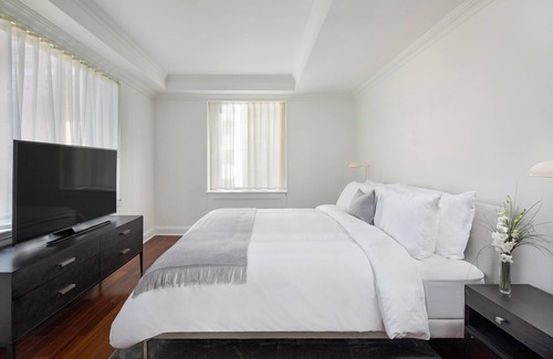 Sutton Place Hotel | AKA Residences Newly Renovated Suite w/Elegant Decor - Access to Gym & Pool
