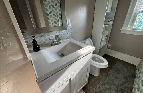 Akron House | Akron Budget Friendly 4 Bedroom