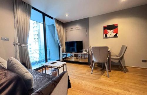 Si Phraya Apartment | AL Define Condo