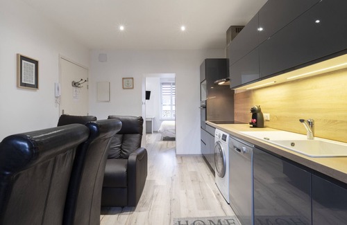 Vittel Apartment | Alain Delon: Charming one-bedroom apartment in city center (with parking and terrace)