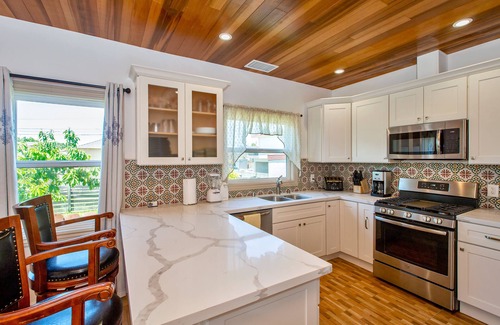 West Alameda House | Alameda 2BR 2BA house, AC, near Alameda ferry to San Francisco, 2 free parking.