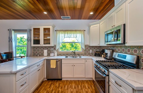 West Alameda House | Alameda 2BR 2BA house, AC, near Alameda ferry to San Francisco, 2 free parking.