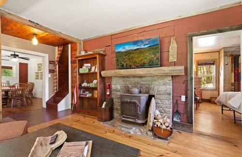 Foscoe Ski Chalet | Alamo River House-Open for Bookings!River Front with HOT TUB!