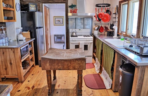 Foscoe Ski Chalet | Alamo River House-Open for Bookings!River Front with HOT TUB!