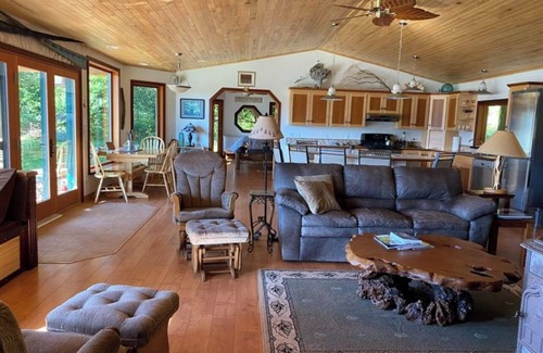 China Poot Bay House | ALASKA SEA BRIGHT LODGE Jewel of China Poot Bay Secluded Private Beach