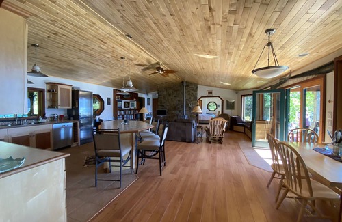 China Poot Bay House | ALASKA SEA BRIGHT LODGE Jewel of China Poot Bay Secluded Private Beach