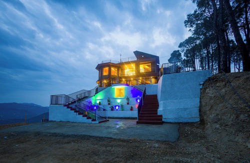 Shimla Apartment | Alaya Stays Pine Shadow Flamingo