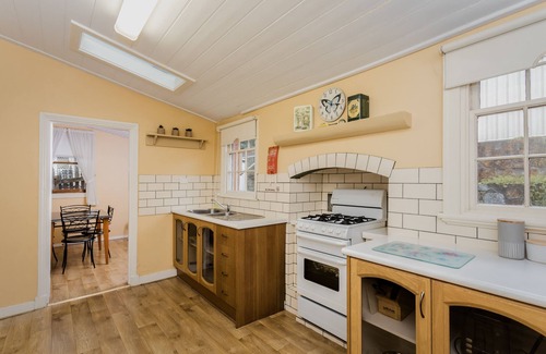 Albany Cottage | Albany Historic Cottage by the BnB Collection