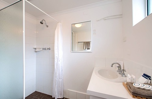 Albany Hotel | Albany Motel & Apartments
