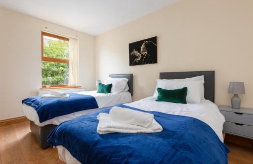Preston House | Albert - 5 Bedrooms Sleeps 11 Parking Wi-Fi Contractors