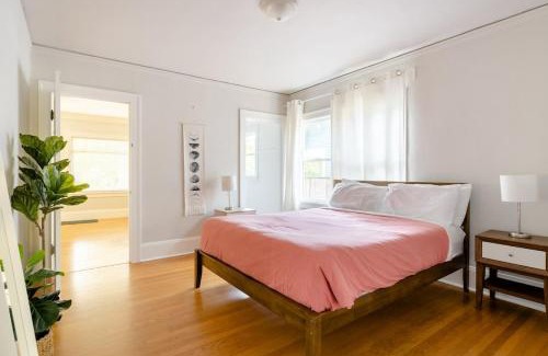 King House | Alberta Arts Gem - 2BR - 2BA - Prime Location