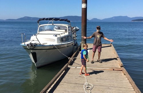 Chelan Boat Rental | Albin 25 Trawler on Beautiful Lake ChelannCamp at dockside or explore uplake.