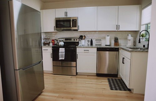 Northeast Heights House | Albuquerque Gem, 3BR w/Yard near Uptown Shops & Entertainment. The White House