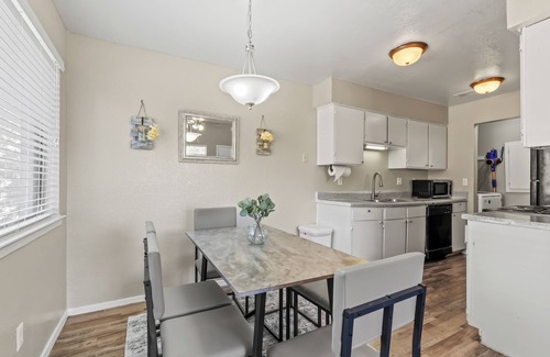 West Arlington House | Alder Stay | 3BD Townhome in Heart of Arlington