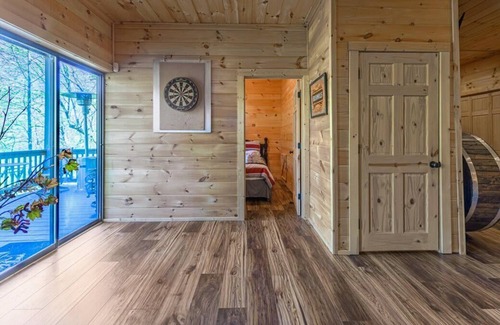 Ellijay Cabin | Alessandras-Rustic-chic Riverfront cabin