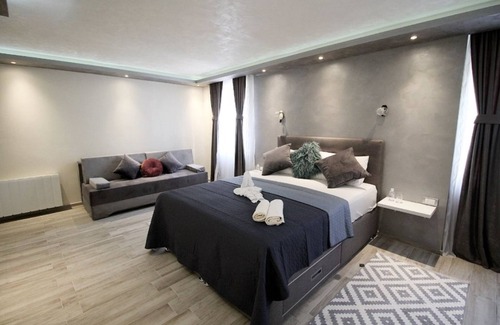 City Center House | Alessio Premium Rooms - Triple Bedroom