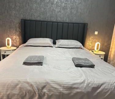 Sector 4 Apartment | Alex Mnl Lux Apartment free parking D12