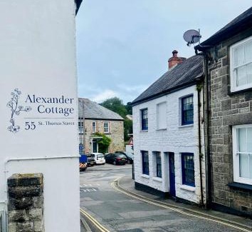 Mabe House | Alexander cottage