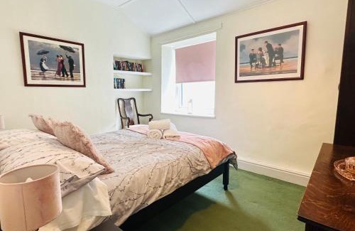 Mabe House | Alexander cottage