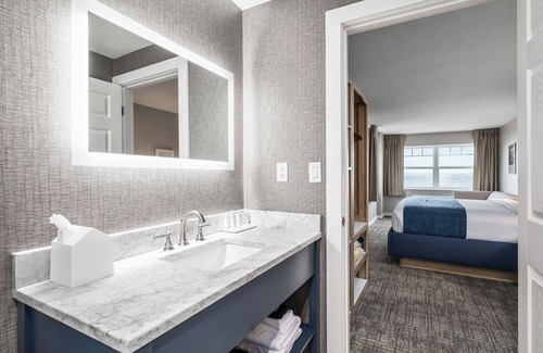 Traverse City Hotel | Alexandra Inn