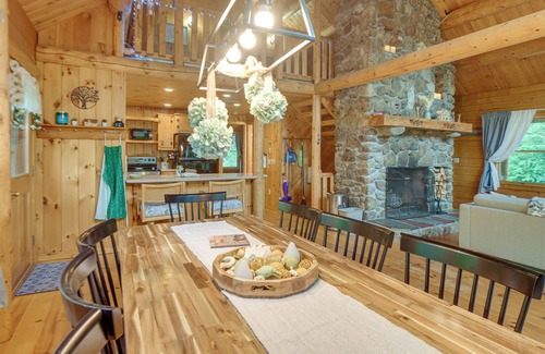 Alexandria Cabin | Alexandria Cabin w/Patio, Grill & Deck