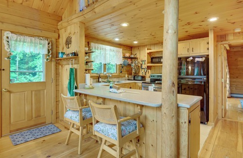 Alexandria Cabin | Alexandria Cabin w/Patio, Grill & Deck