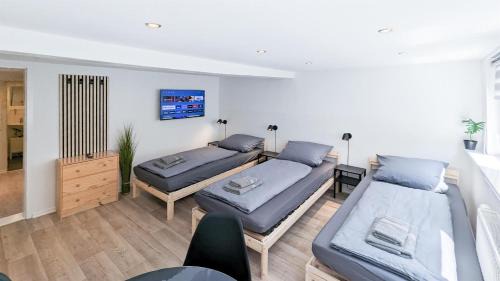 Ludwigsburg Apartment | ALFA Ludwigsburg City Apartment 3 Zimmer für 5 Personen l Parkplatz l Bad I Küche l WIFI & SmartTV l Parking l Bathroom l Kitchen