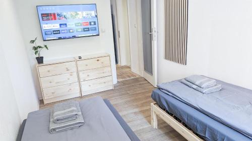 Ludwigsburg Apartment | ALFA Ludwigsburg City Apartment 3 Zimmer für 5 Personen l Parkplatz l Bad I Küche l WIFI & SmartTV l Parking l Bathroom l Kitchen