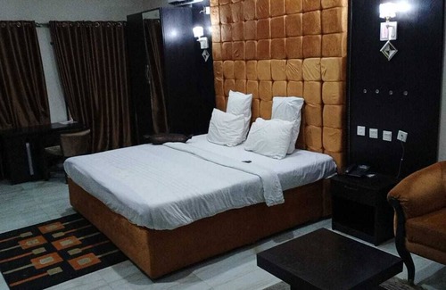 Ibadan Hotel | Alheri Suites
