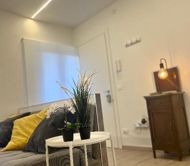 Udine Apartment | Alkecè Red