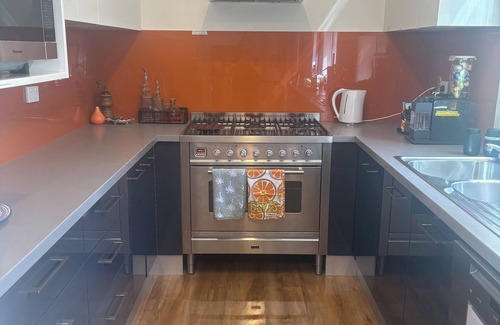 Parkes House | Alkira Lodge, modern home with great ammenities. The best in Parkes