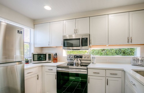 North Bend House | All 5 Moon River Suites on river - up to 30 guests