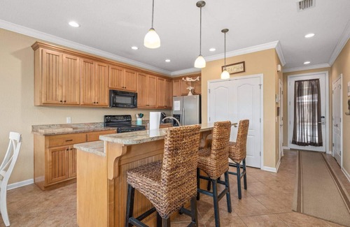 Sunnyside Condo | All Decked Out - 140 Southfield