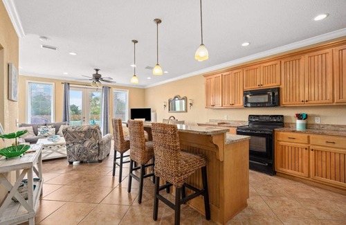 Sunnyside Condo | All Decked Out - 140 Southfield