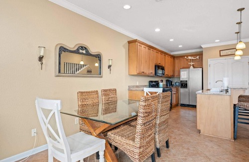 Sunnyside Condo | All Decked Out - 140 Southfield