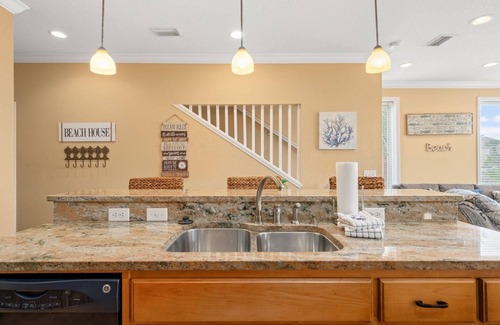 Sunnyside Condo | All Decked Out - 140 Southfield